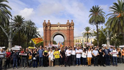 Concentracin delante del Tribunal Superior de Justicia de Catalua convocadas por mnium tras la sentencia