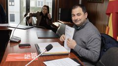 En primer t�rmino, el portavoz del PSOE, Jos� Manuel P�rez Abelenda.