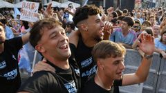 Luis Bilbao, con �lvaro Mar�n y Dela, en la celebraci�n del ascenso del Celta Fortuna.