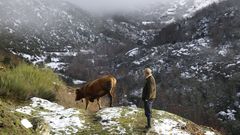 Despoblacin y demografa, uno de los retos de futuro en Galicia. En la imagen un vecino de Piornedo, Cervantes