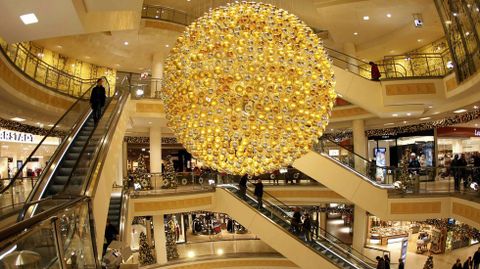 Interior del centro comercial. 