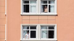 Las im�genes desde el hotel coru��s donde est� confinado el Fuenlabrada