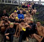 Los participantes posaron en A Insua antes de afrontar la prueba.