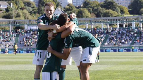 Jugadores del Racing festejando en A Malata. 