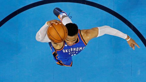 Salto de Russell Westbrook durante su partido con los Thunder