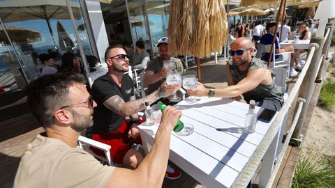 Copas y risas en las terrazas de Samil (Vigo)