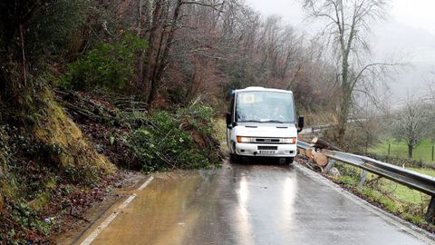  Inundaciones y desprendimientos de tierra en Rioseco. (Asturias)