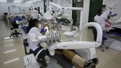 La nueva aula digitalizada de higiene bucodental ha sido bautizada como DentaLeixa 4.0 (en la imagen, tomada este jueves)