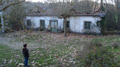 Ruinas del antiguo balneario de Mouriscados, en la parroquia de Arcos