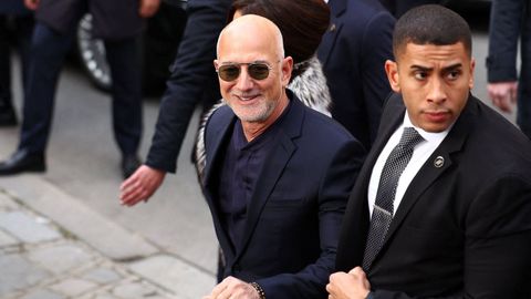 Jeff Bezos llega para asistir al desfile de Alta Costura Primavera/Verano 2026 de Dior en Par�s.