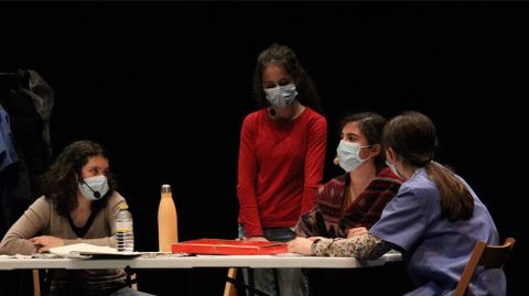 El espectáculo «As do peixe» de de Teatro das Maniotas de Brión fue nombrado finalista en la 19.ª edición de los Buero de Teatro Joven, unos premios de ámbito nacional convocados por la Fundación Coca-Cola.