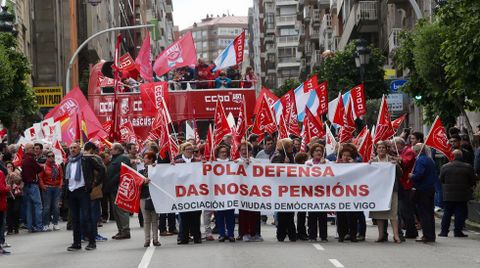 Manifestación de UGT y CC. OO. en Vigo.