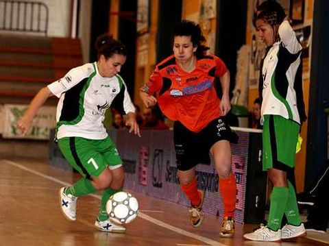 Dany, a la derecha, en un partido disputado ante el Burela.