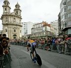 El paso de los ciclistas frente a la Peregrina dej� el a�o pasado im�genes impactantes.
