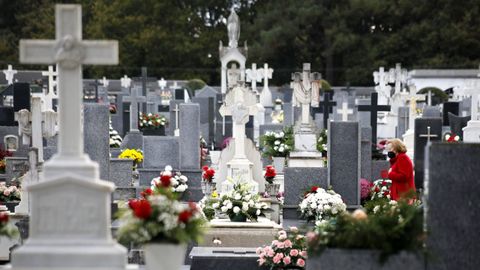 En el cementerio de San Froilán se oficia una misa este miércoles.