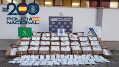 Parte de la droga incautada en las cajas de fruta