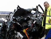 Domingo viajaba en su Audi 80 que, como se puede apreciar en la foto, qued� completamente destrozado. 