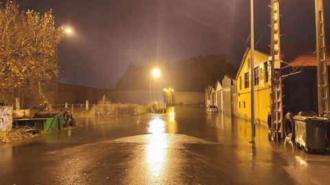 La zona de naves del puerto de Betanzos en donde lleg� la riada esta semana.
