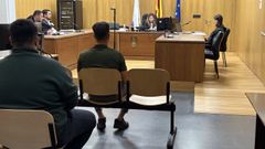 Los dos acusados, durante el juicio en Ourense