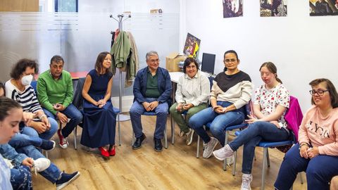 El presidente del PP visit este martes la sede de la Asociacin Down Ourense.