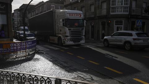 La N-525 en el tramo que atraviesa Xinzo est� en obras desde el mes de junio, lo que ralentiza el tr�fico