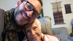 Jos� Miguel coa s�a avoa Celia, de 96 anos, vi�va de Florencio Delgado