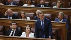 El l�der del Partido Popular, Alberto N��ez Feijoo, acata la Constituci�n durante la sesi�n constitutiva del Congreso de las Cortes Generales.