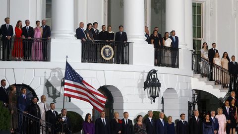 Los 32 lderes aliados posaron en la Casa Blanca antes de la cena de gala del mircoles