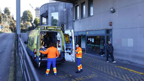 Entrada del servicio de urgencias del Hospital Montecelo, en Pontevedra, este jueves