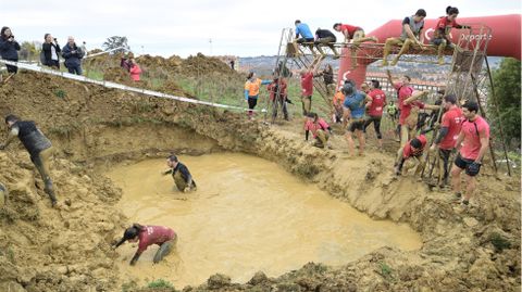 Participantes de la Farinato Race, en plena carrera
