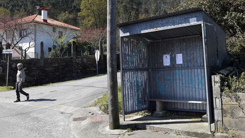 Unas chapas pueden servir para montar una marquesina en cualquier lugar de Galicia