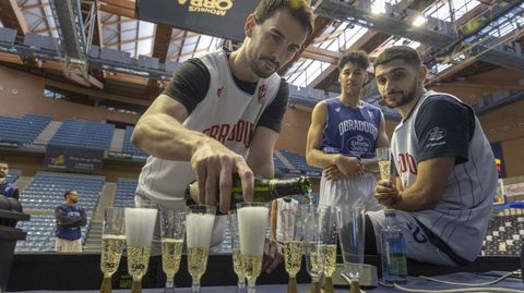 Westermann, a la izquierda, y Quintela, este martes en Sar festejando el exitoso 2025.