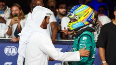 Mohammed Ben Sulayem y Fernando Alonso.El presidente de la FIA�Mohammed Ben Sulayem saluda a Fernando Alonso