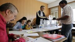 Votaci�n en una jornada electoral en Ourense