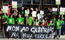 El pasado mi�rcoles, ni�os y protestaron en el colegio. 