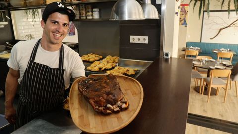 Michael Peloni, cocinero y propietario de su restaurante americano en Sanxenxo