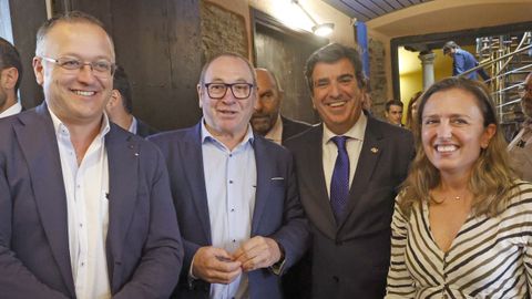 De izquierda a derecha: el presidente de la Confederacin Asturiana de la Construccin, Joel Garca; el presidente de la Autoridad Portuaria de Avils, Santiago Rodrguez; el presidente de la Autoridad Portuaria de A Corua, Martn Fernndez, y la presidenta de la Federacin Asturias de Empresarios, Mara Calvo