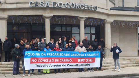 Una de las concentraciones celebradas delante del consistorio local en Navidad