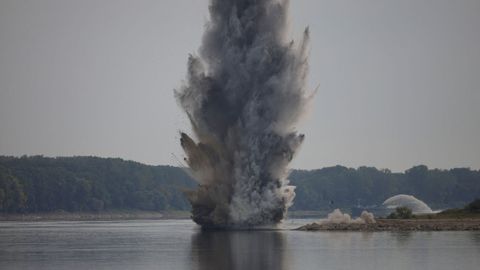 Ruman�a detona una carga explosiva en el Danubio para aumentar el flujo de agua hacia una central nuclear