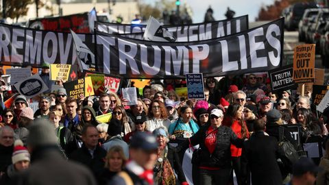 Manifestaci�n estudantil en Washington contra o presidente dos Estados Unidos, Donald Trump, que se enfrontase a un posible xu�zo pol�tico por suposto abuso de poder
