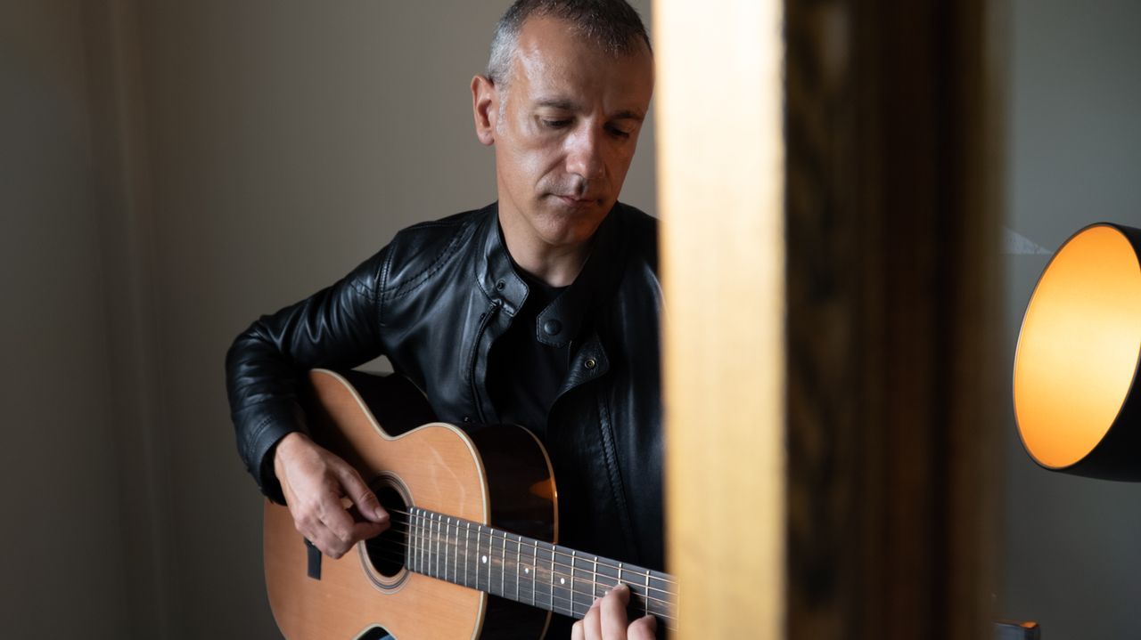 Emilio Rúa presenta «Lendas e Cantares» en Marín