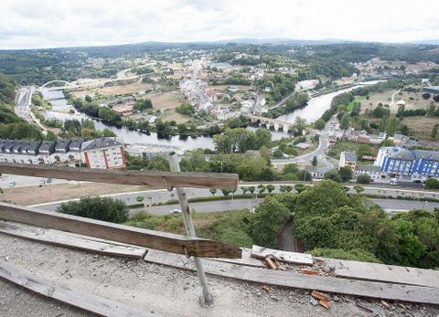 <span lang= es-es >La vista es espectacular, pero el peligro tambi�n.</span>