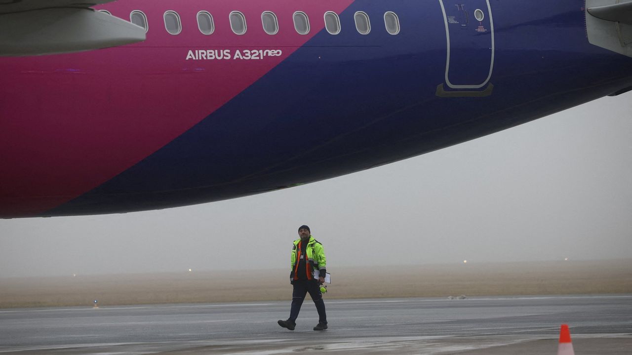Lavacolla entra en la expansión de Wizz Air y tendrá enlaces con Madrid, Valencia y Bilbao