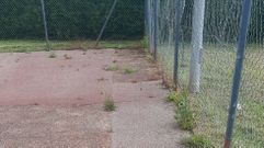 Desperfectos en las pistas de tenis de A Malata