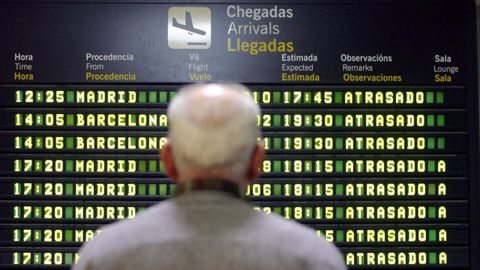 Imagen del panel de llegadas en el aeropuerto de Lavacolla