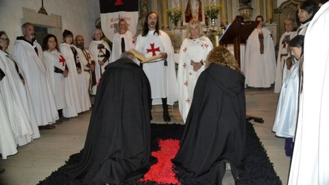 Un momento del ritual de ordenaci�n de �Guntrodo de Canaval� y �Asunci�n del Condado de Lemos�