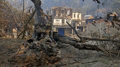 Las viviendas afectadas por el fuego en San Vicente de Leira, en Vilamartn de Valdeorras.
