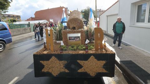 Octavo premio del concurso de tractores engalanados: <span lang= gl >«Querida Estrella Galicia»</span>, de Marcos Varela