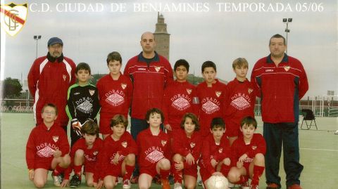 El benjam�n �scar �Pinchi�, el tercero agachado por la izquierda, en el Deportivo Ciudad. 