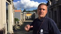 El sepulturero que lo sabe y lo escribe todo de los muertos